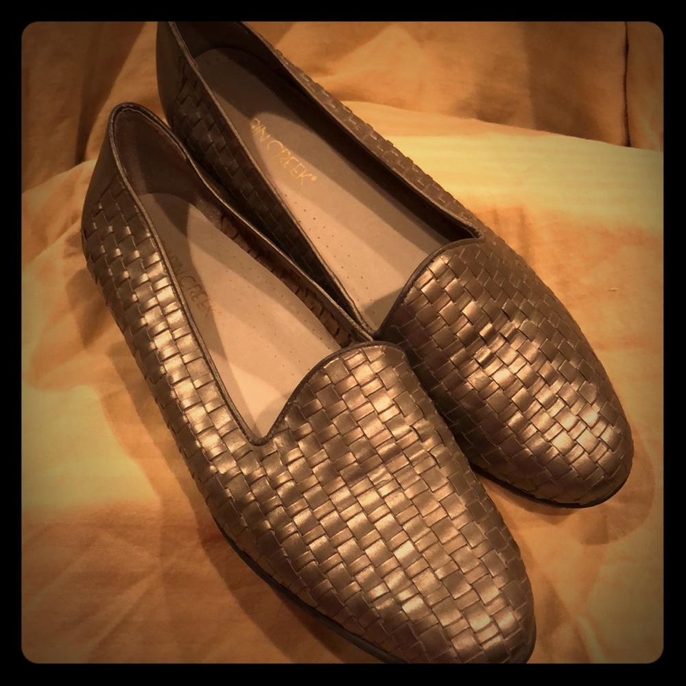 Bronze weave leather flats